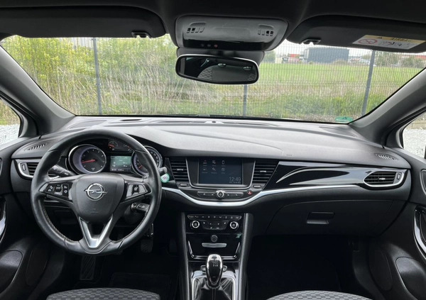 Opel Astra cena 44999 przebieg: 123000, rok produkcji 2016 z Polanów małe 781